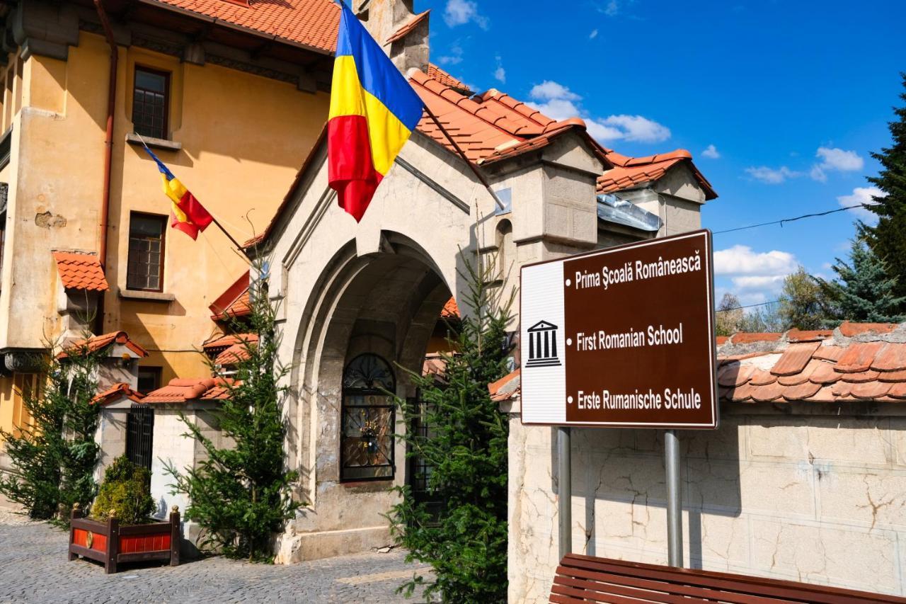 Londof Housing City Center Brasov Lejlighed Eksteriør billede